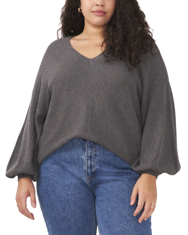 Front of a model wearing a size 0X Harlow Bubble Sleeve Sweater in MED HTR GREY by 1.State. | dia_product_style_image_id:262023